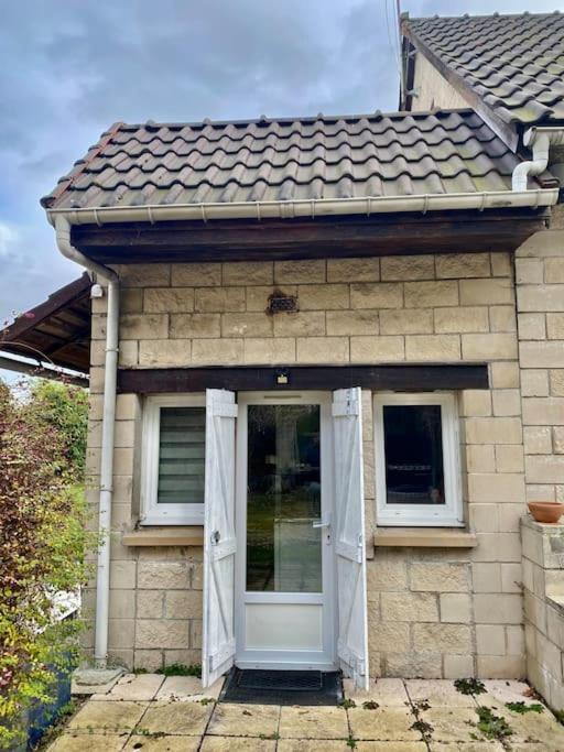 Charmant Studio A Coutevroult Exterior foto
